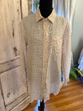 Gap 100% Linen leopard print long sleeve shirt. Medium. Neutral, casual